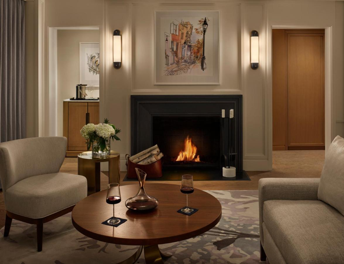 Hotel The Newbury Boston Exterior foto A living room at The Ritz-Carlton, Washington, D.C.