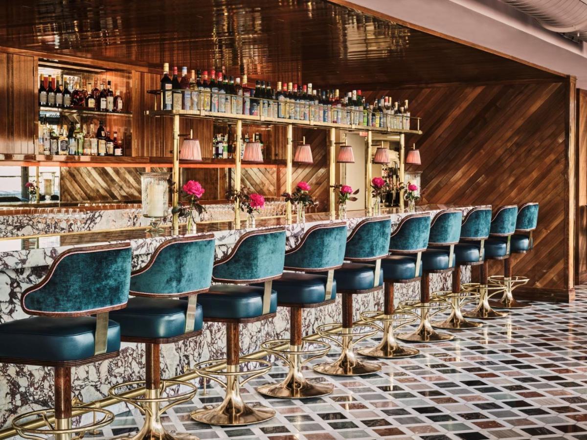 Hotel The Newbury Boston Exterior foto The bar at the 1930s-inspired restaurant