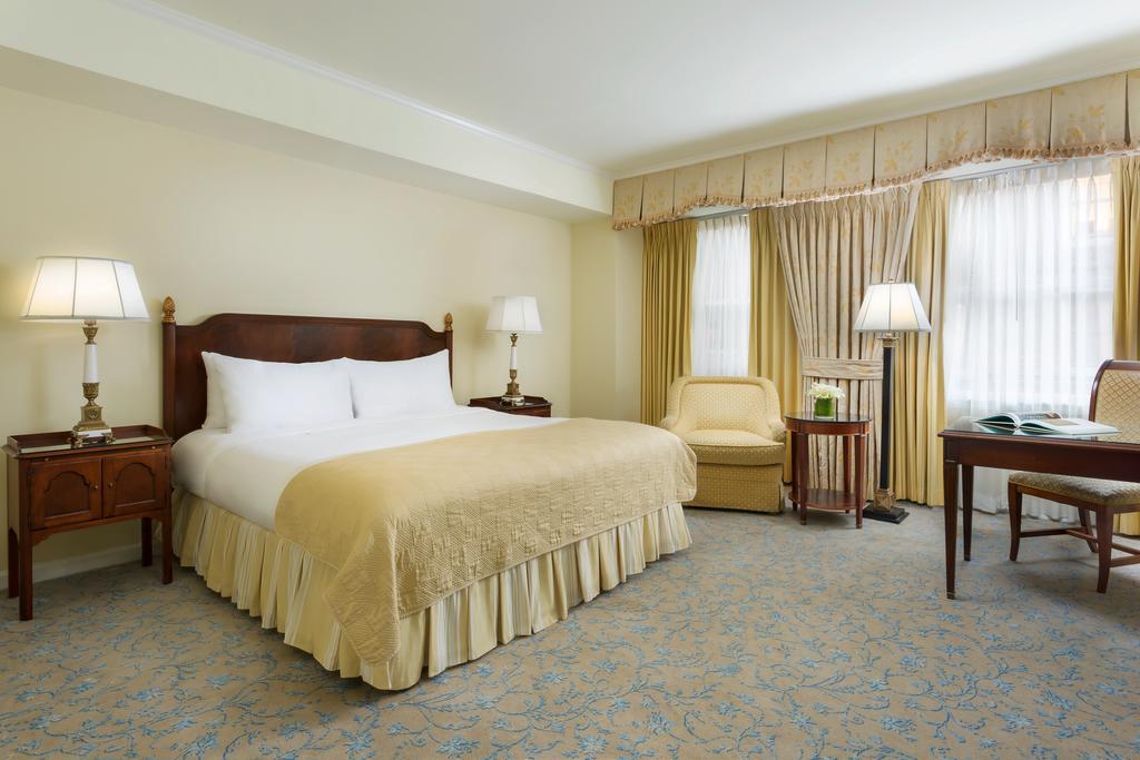 Hotel The Newbury Boston Exterior foto A guest room at the Waldorf Astoria New York