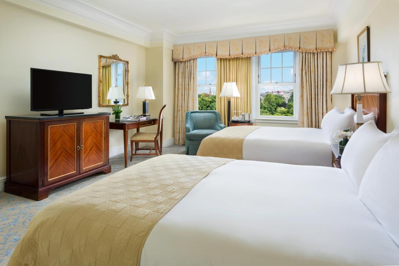 Hotel The Newbury Boston Exterior foto A guest room at the Waldorf Astoria Washington DC